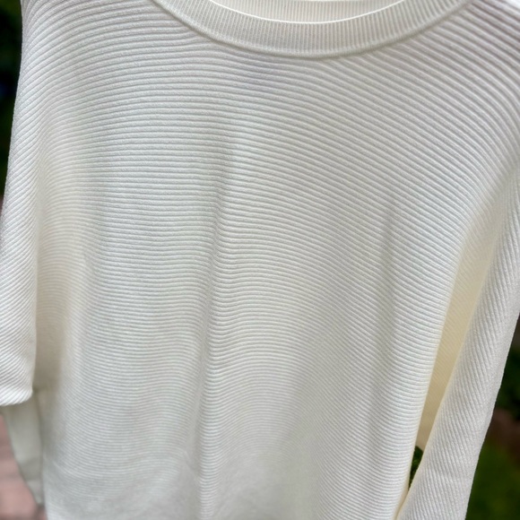Carmen Marc Valvo Ivory Cream Women's Dolman Zipper Sleeve Sweater. Medium - Picture 8 of 8